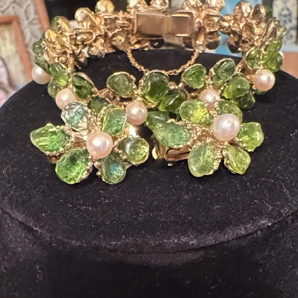 Vintage @1966 SWOBODA Green Peridot with Pearls Bracelet/Earring Set - Picture 5 of 5